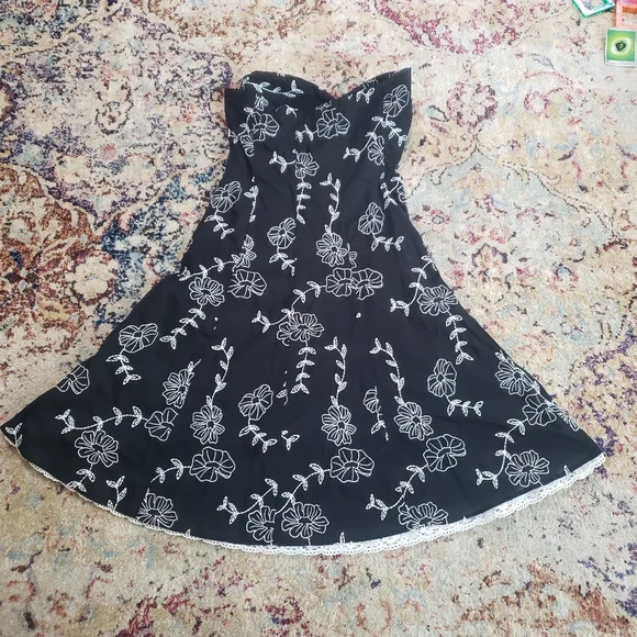 White House Black Market Strapless Cotton Embroidered Summer Dress Size 6 - Picture 2 of 14